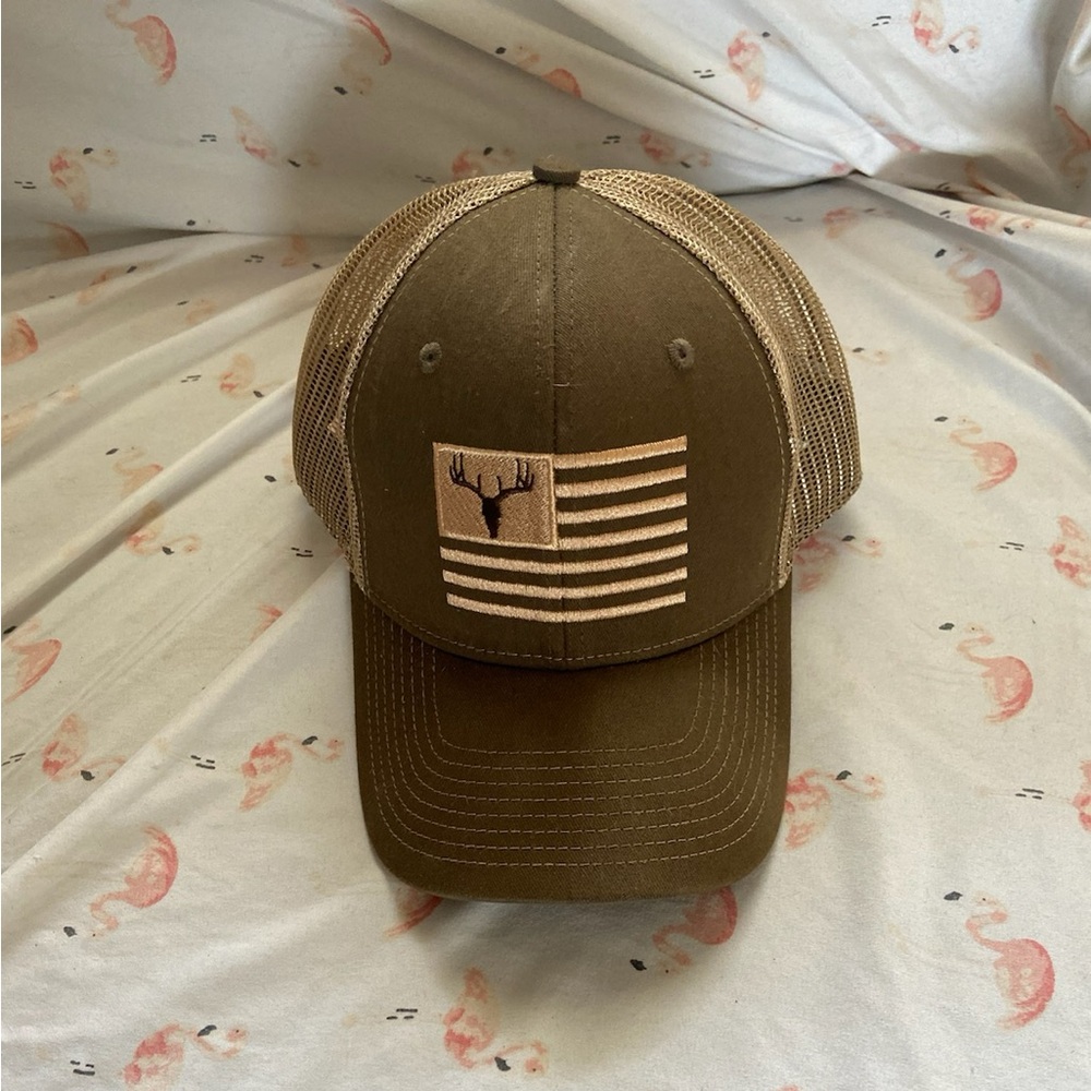 Men’s embroidered deer flag hat